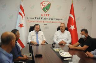 Bağımsız Cumhurbaşkanı Adayı Denktaş, KTFF’yi ziyaret etti