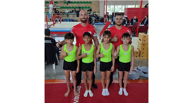 Cimnastikçilerin İstanbul’da ikincilik başarısı