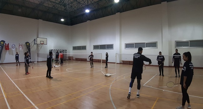 Badminton antrenörlük kursu sürüyor