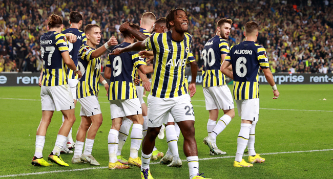 AEK, Fenerbahçe’ye direnemedi