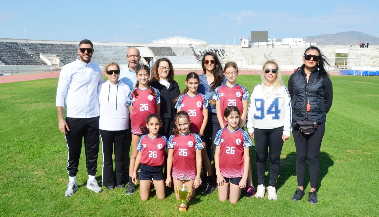 Yakın Doğu İlkokulu, Cumhuriyet Koşusu’na damga vurdu