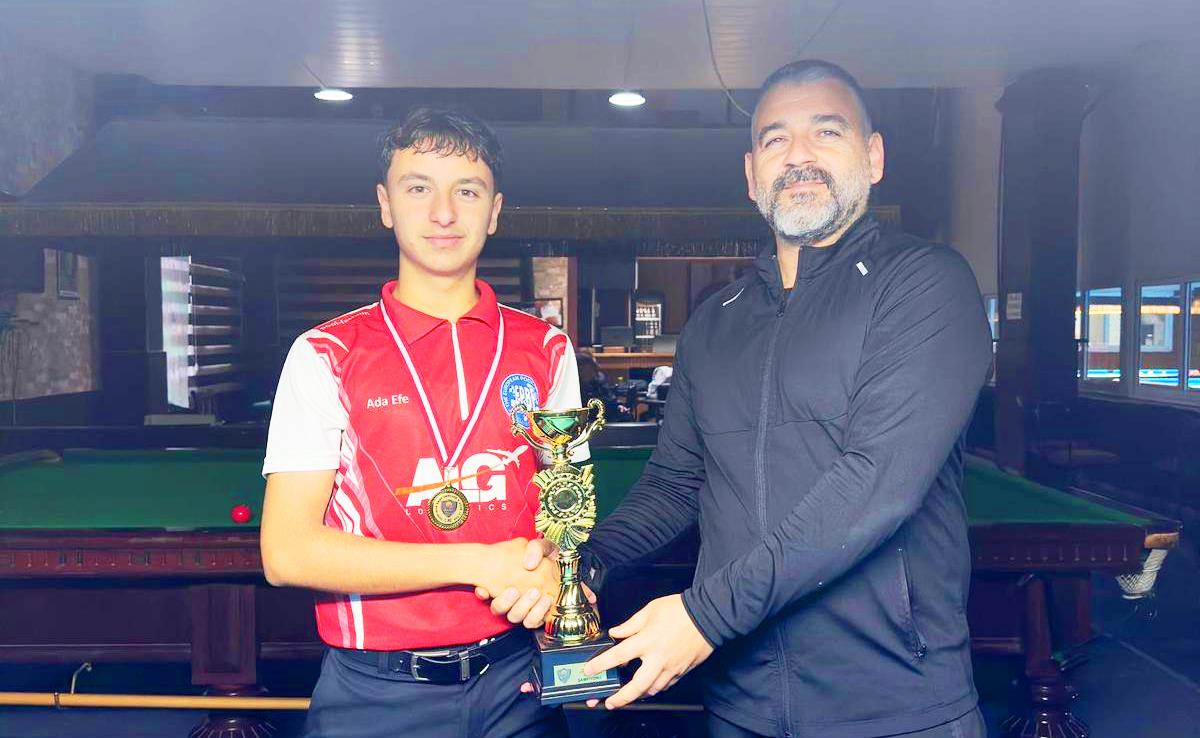 Bilardoda gençlerin namağlup şampiyonu Ada Efe