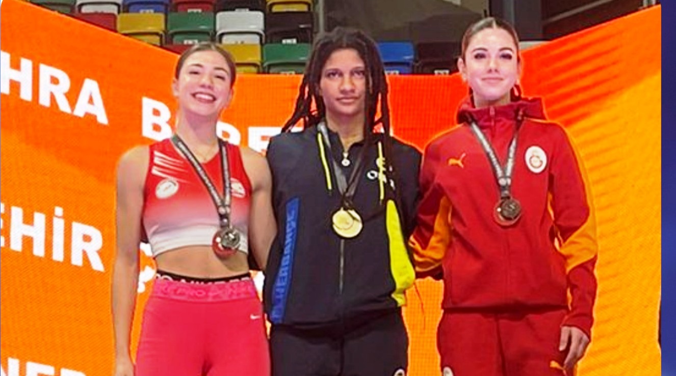 18 yaşındaki Ecem, büyüklerdeTürkiye ikinciliğine atladı