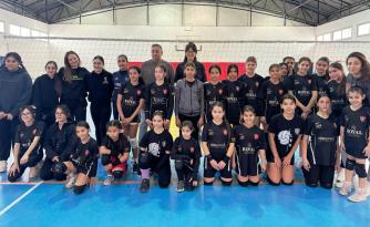 Milli voleybolcu Selime İlyasoğlu, LVA öğrencileriyle buluştu