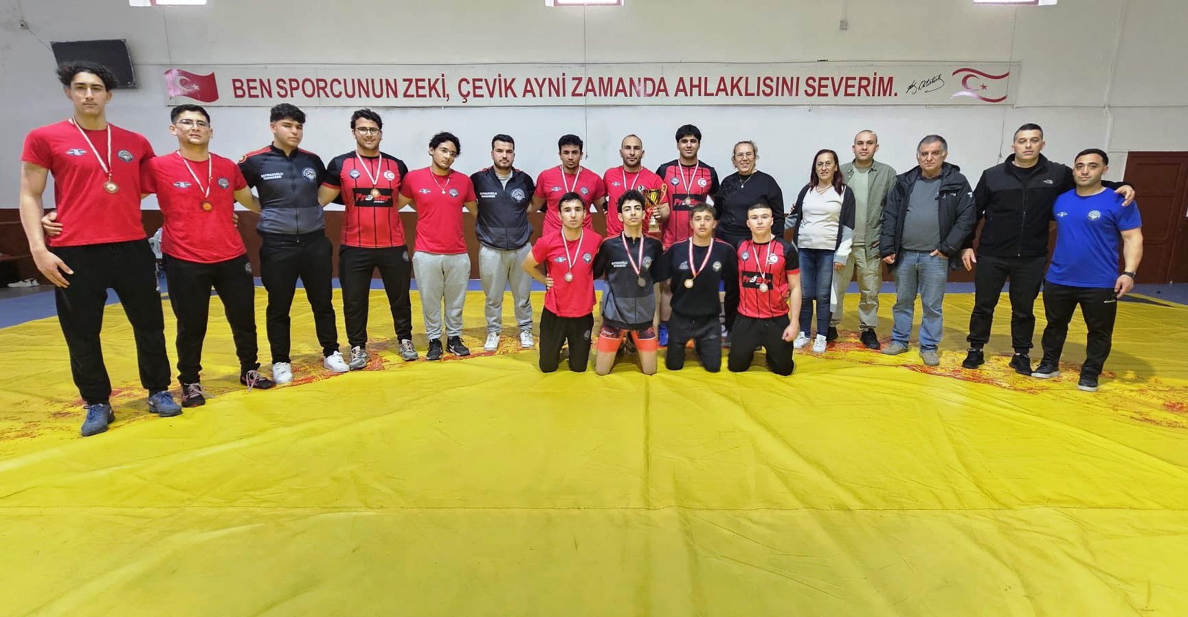 MİNDERİN AĞASI LEFKOŞALI GÜREŞÇİLER