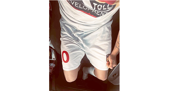 AHMET ŞAH’IN BİLEĞİ KIRILDI