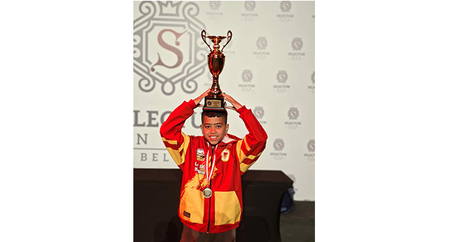 KALECİ VELİ GÜRPINAR, ŞAMPİYONLUK KUPASINI GURURLA KALDIRDI