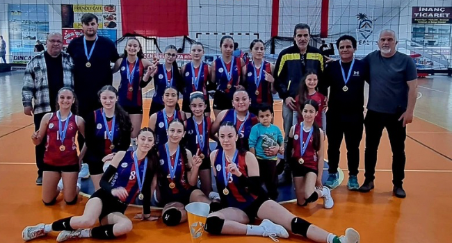 ERENKÖY KARPAZ KIZLARI SET VERMEDEN ŞAMPİYON