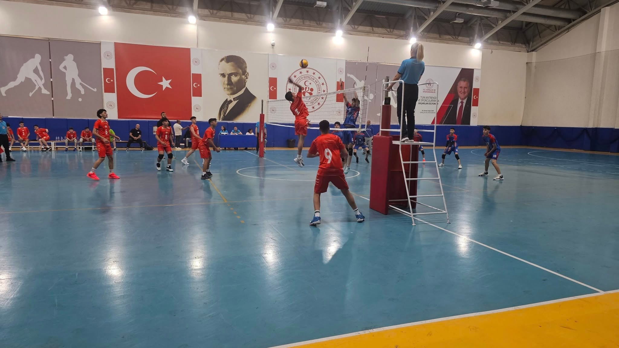 ERKEKLERİMİZ EMİN ADIMLARLA FİNALE YÜRÜYOR