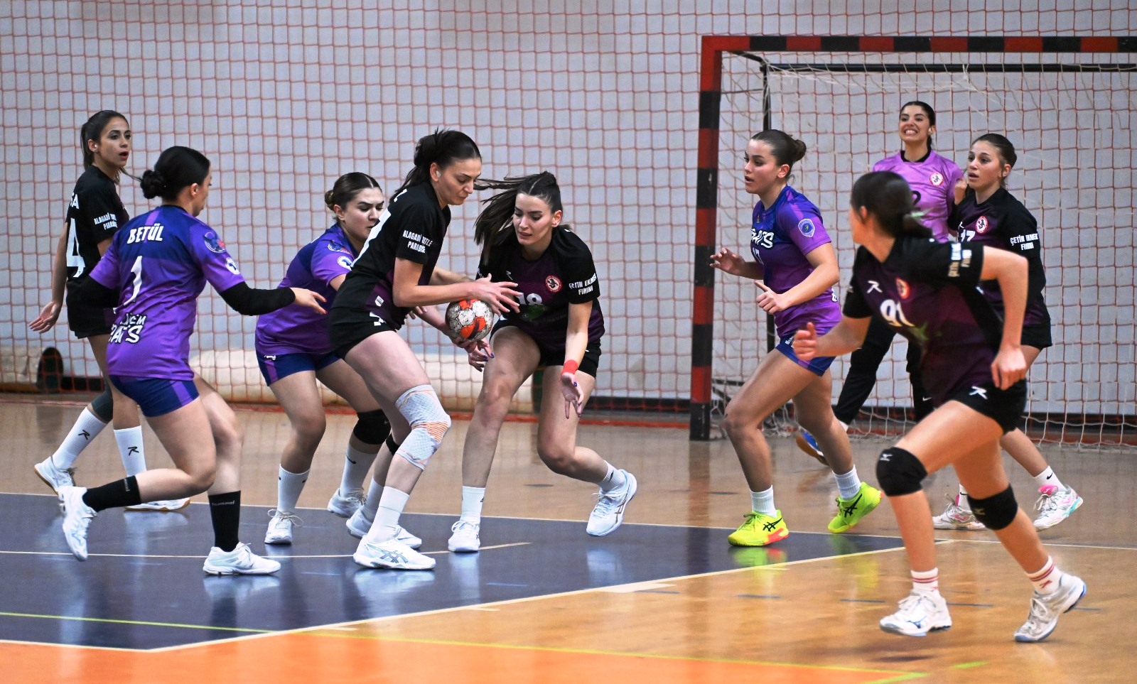 HENTBOL KADINLAR’DA PLAY – OFF HEYECANI YAŞANACAK