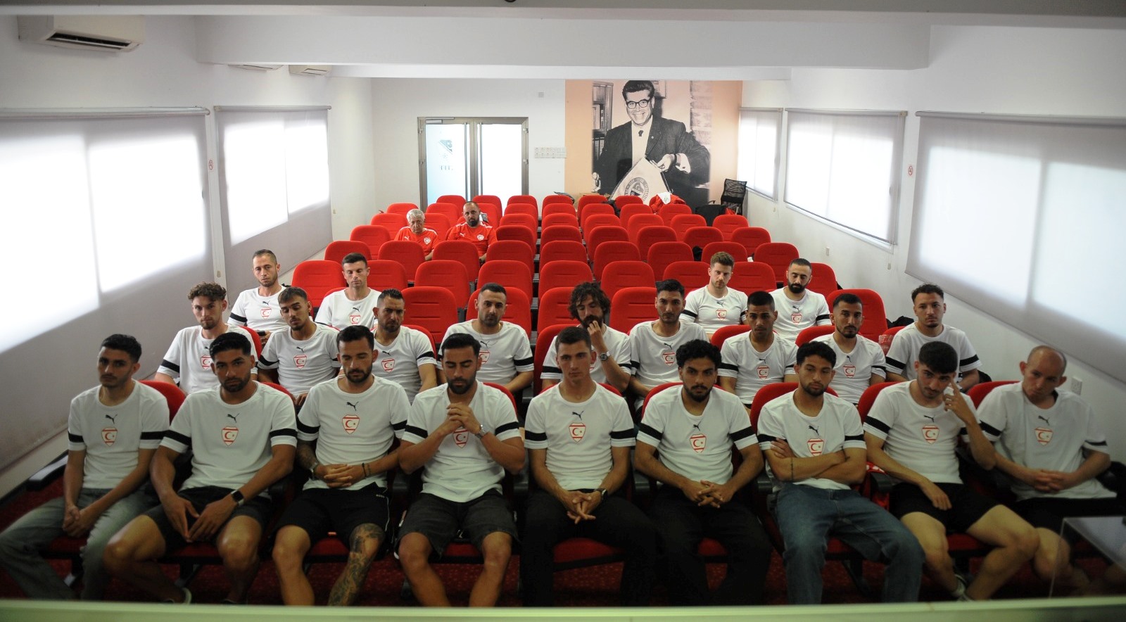 MİLLİ TAKIM STARTI, TOPLANTIYLA YAPTI