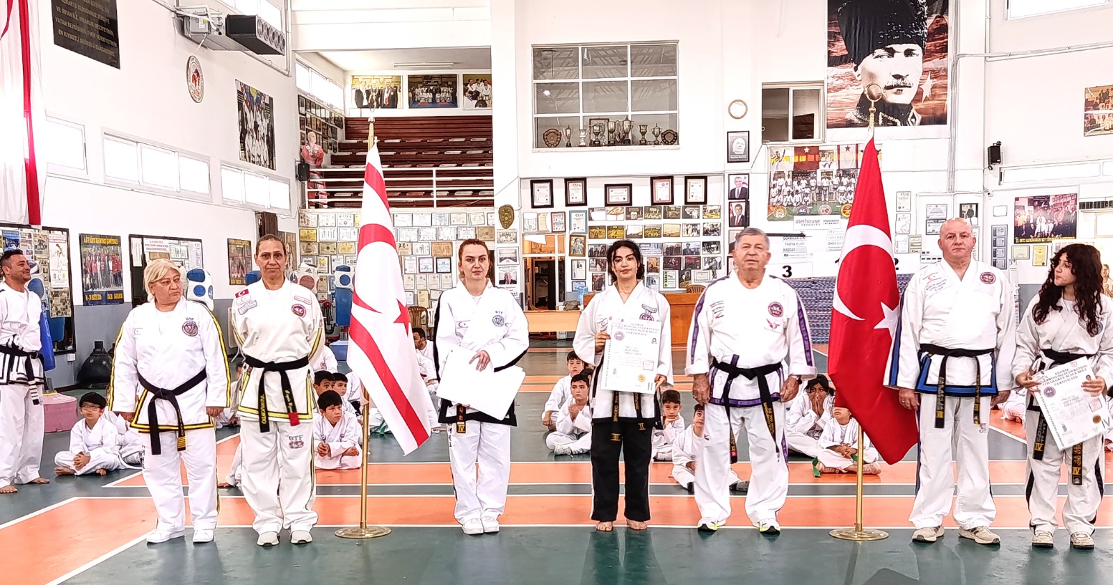 Taekwondo antrenör ve hakemler, uluslararası diplomalarını aldılar