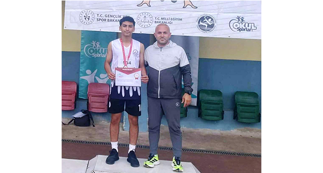 MUSTAFA REKORLA, TÜRKİYE DÖRDÜNCÜSÜ