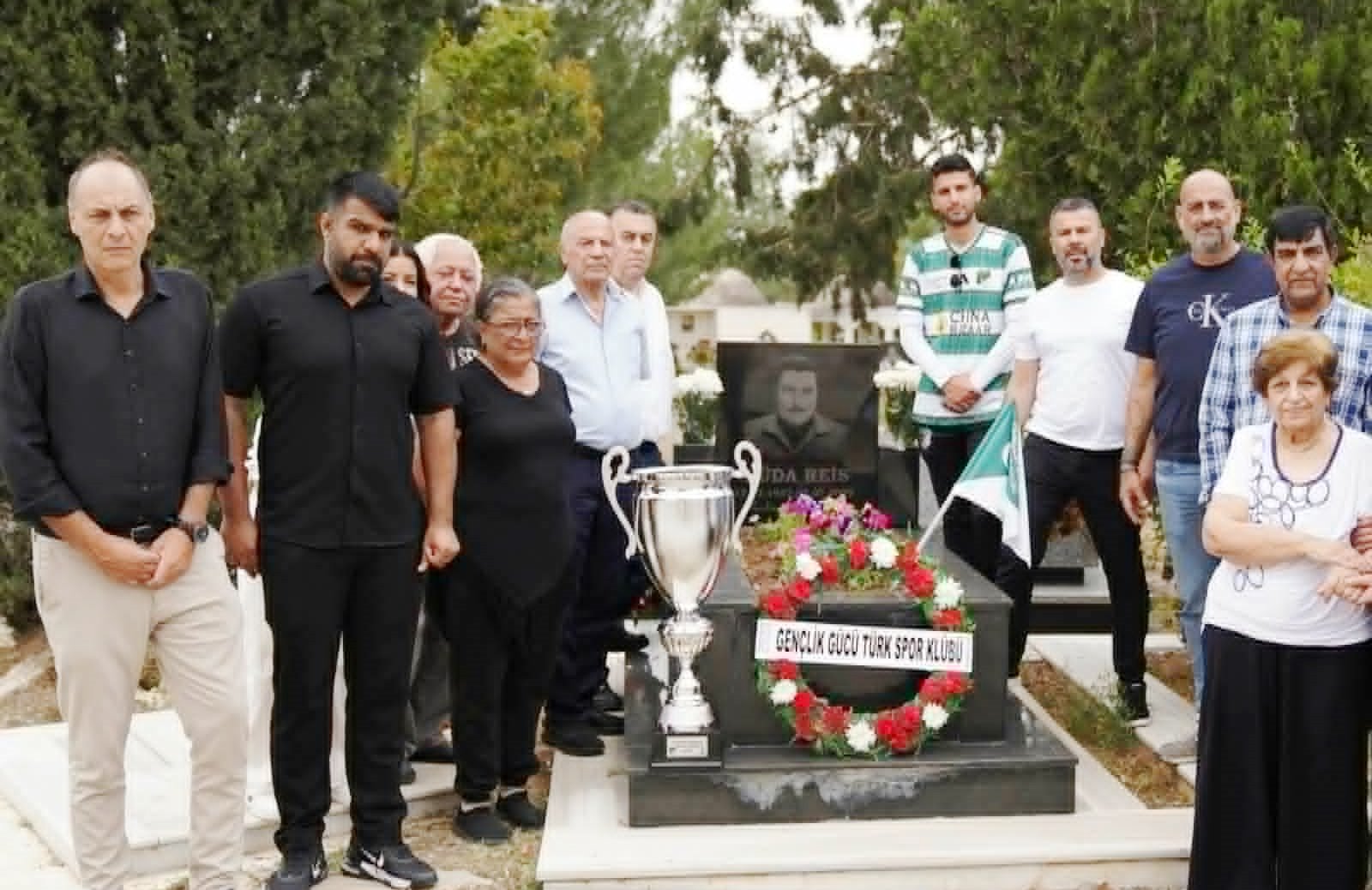 GG, ŞAMPİYONLUK KUPASINI KULÜBÜN MERHUM DEĞERLERİNE GÖTÜRDÜ